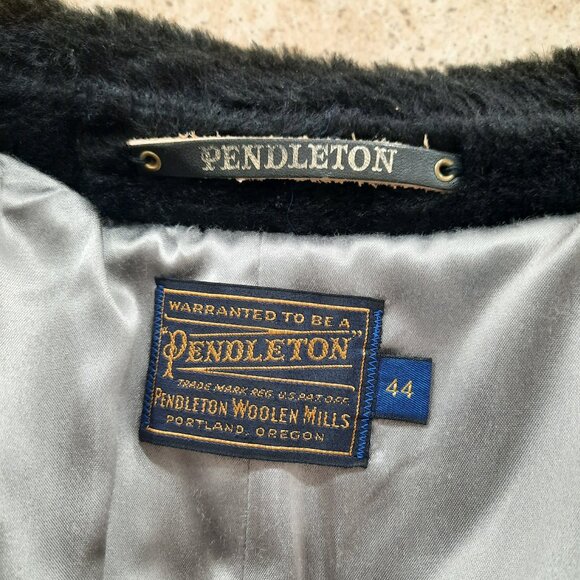 Pendleton Wool - Men's gray herringbone peacoat w/ faux fur collar - Picture 9 of 15